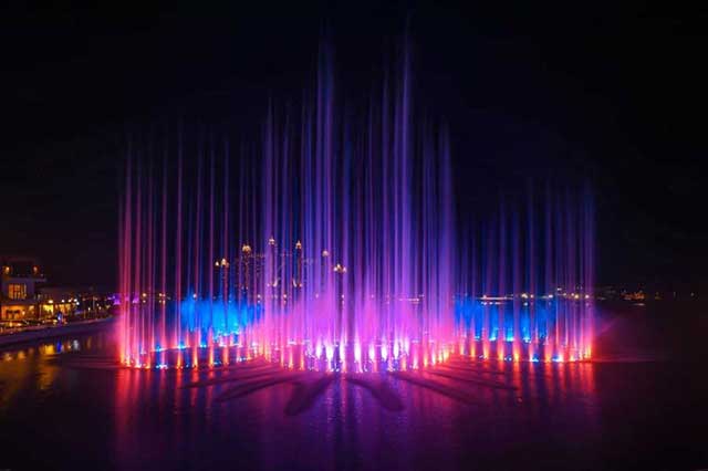 Самый большой танцующий фонтан в мире в Дубае
