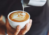 Почему нельзя пить кофе с молоком